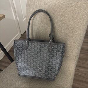 Special edition purse Anjou.